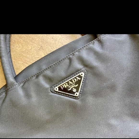 Authentic Prada handbag - Picture 6 of 13